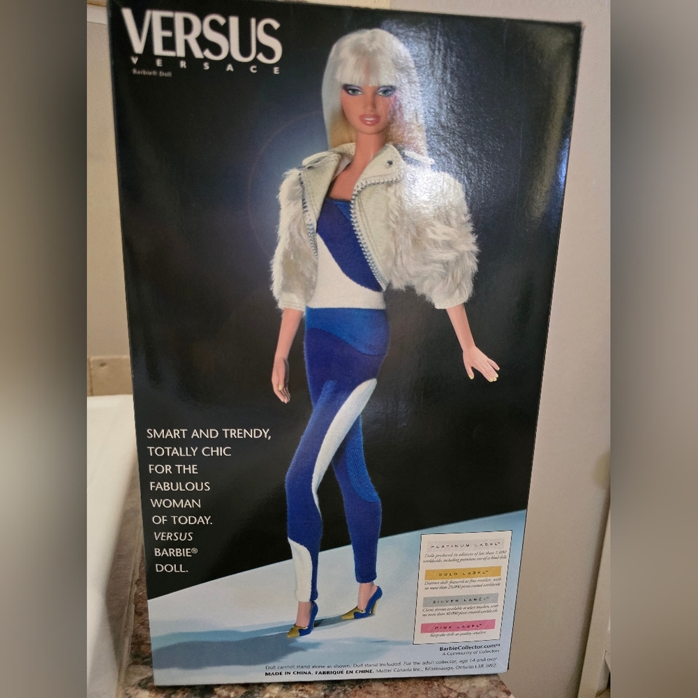 RARE Versace Barbie 2004 Gold Collectors Doll! - Picture 5 of 16
